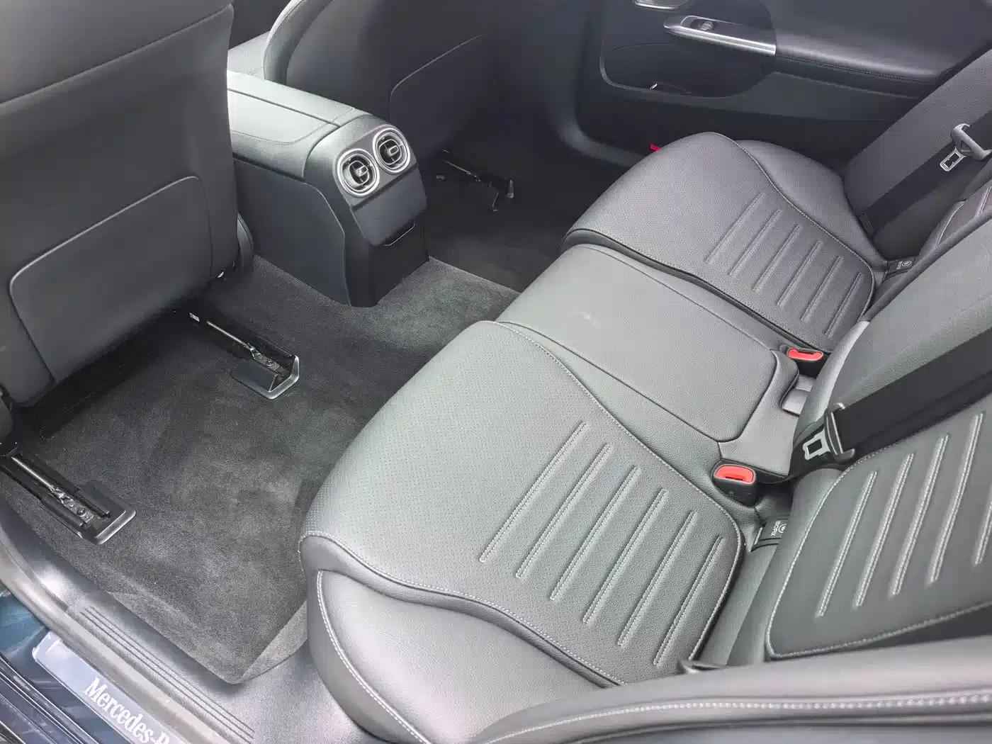 Mercedes-Benz C-Class 2023 Facelift C 260 L Sport Night Edition — миниатюра 15