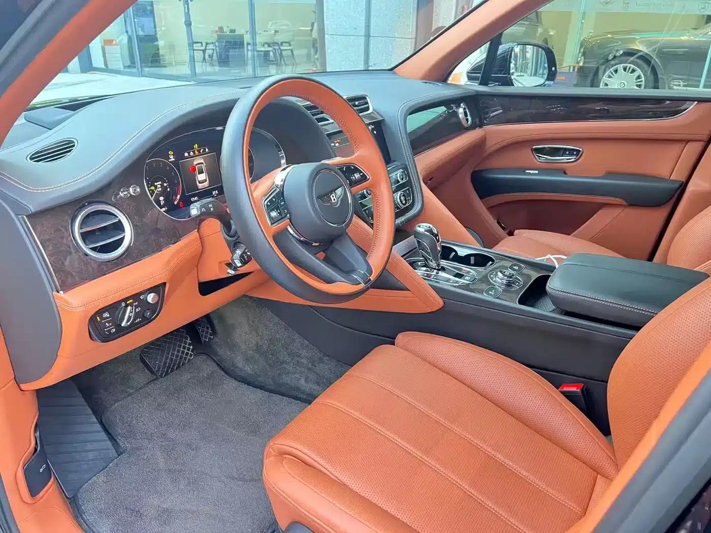 Bentayga Plug-in Hybrid 2021 3.0T PHEV — миниатюра 5