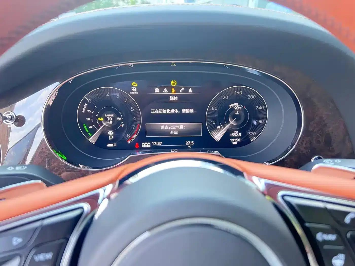 Bentayga Plug-in Hybrid 2021 3.0T PHEV — миниатюра 7
