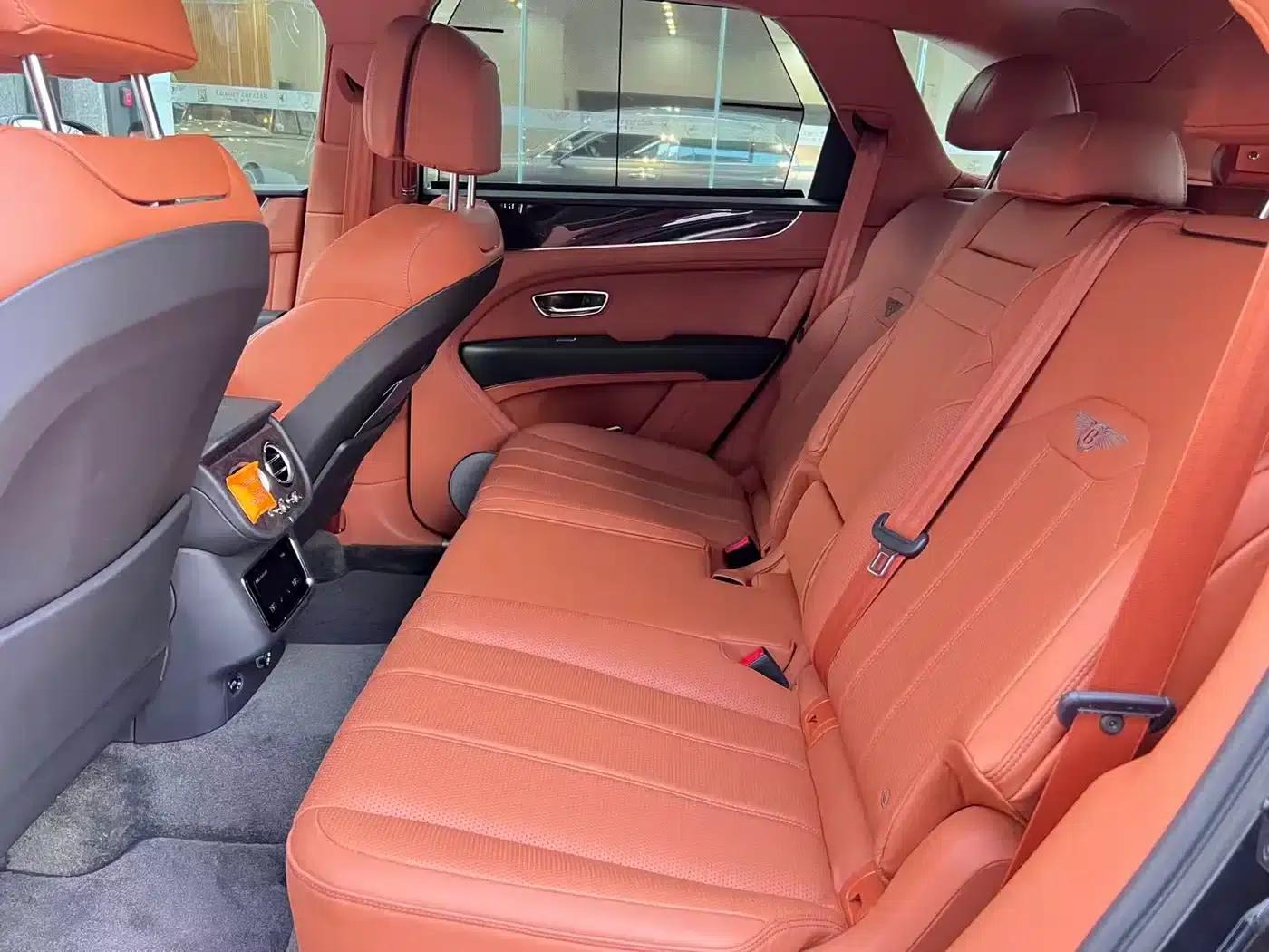 Bentayga Plug-in Hybrid 2021 3.0T PHEV — миниатюра 8