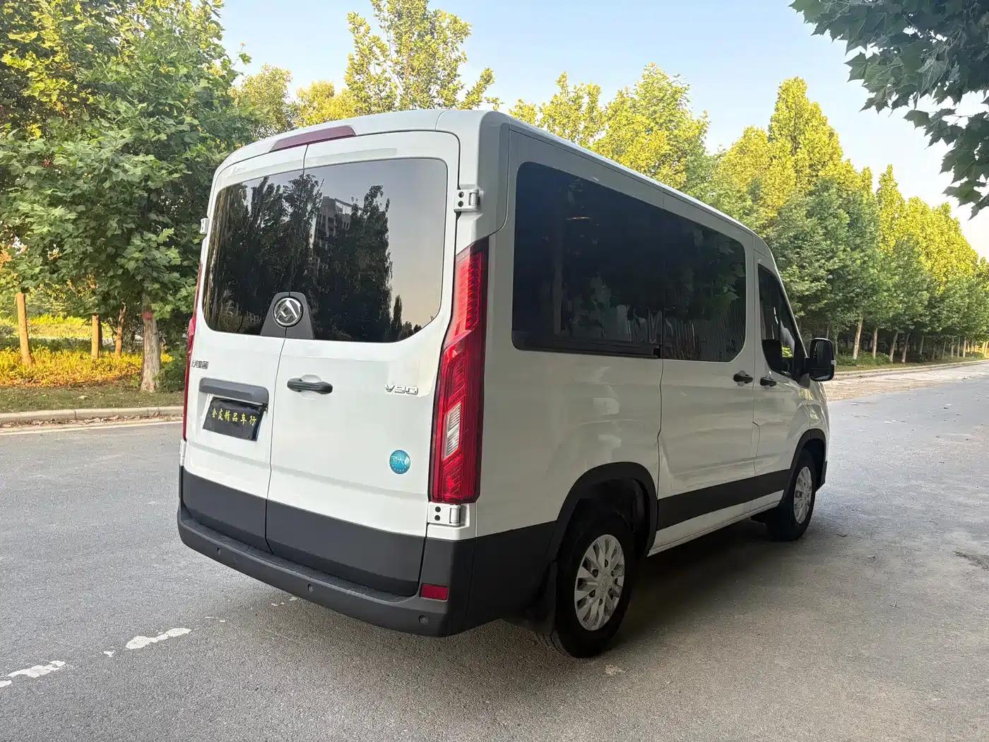 Xintu V90 2022 2.0T Manual Yunjie Front-wheel Drive Short Wheelbase Mid-roof Rear Single Tire 6 Seats — миниатюра 6