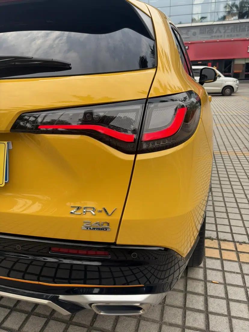 Honda ZR-V 2022 1.5T CVT Deluxe Edition — миниатюра 13