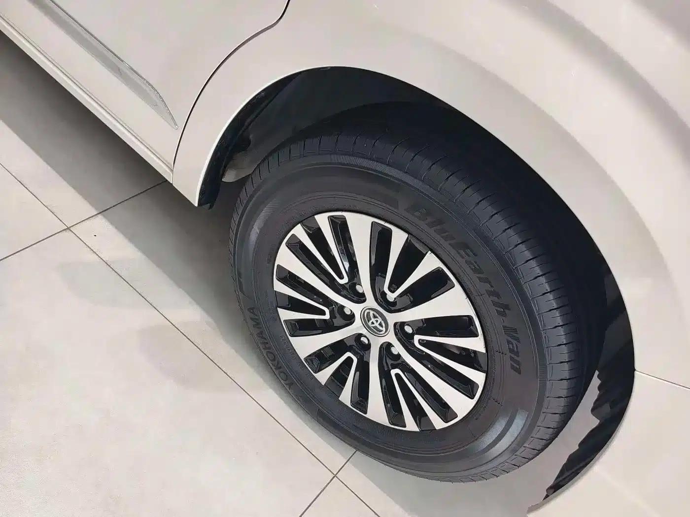 2024 HIACE 3.5L Automatic — миниатюра 4