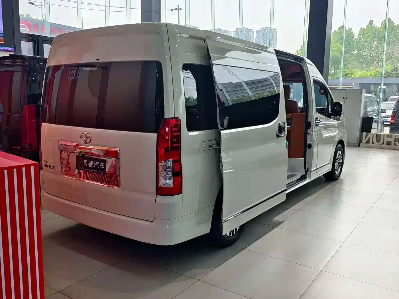 2024 HIACE 3.5L Automatic — миниатюра 9