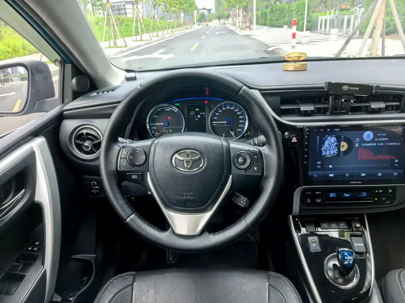 Corolla Hybrid E+ 2019 1.8L E-CVT Flagship Edition — миниатюра 11