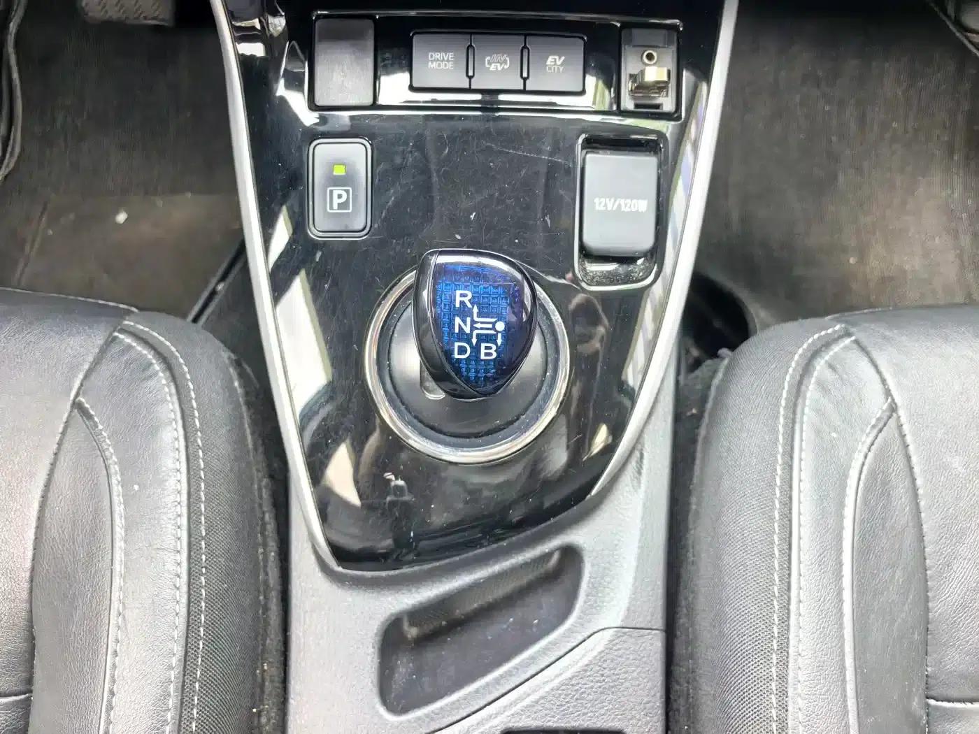 Corolla Hybrid E+ 2019 1.8L E-CVT Flagship Edition — миниатюра 12