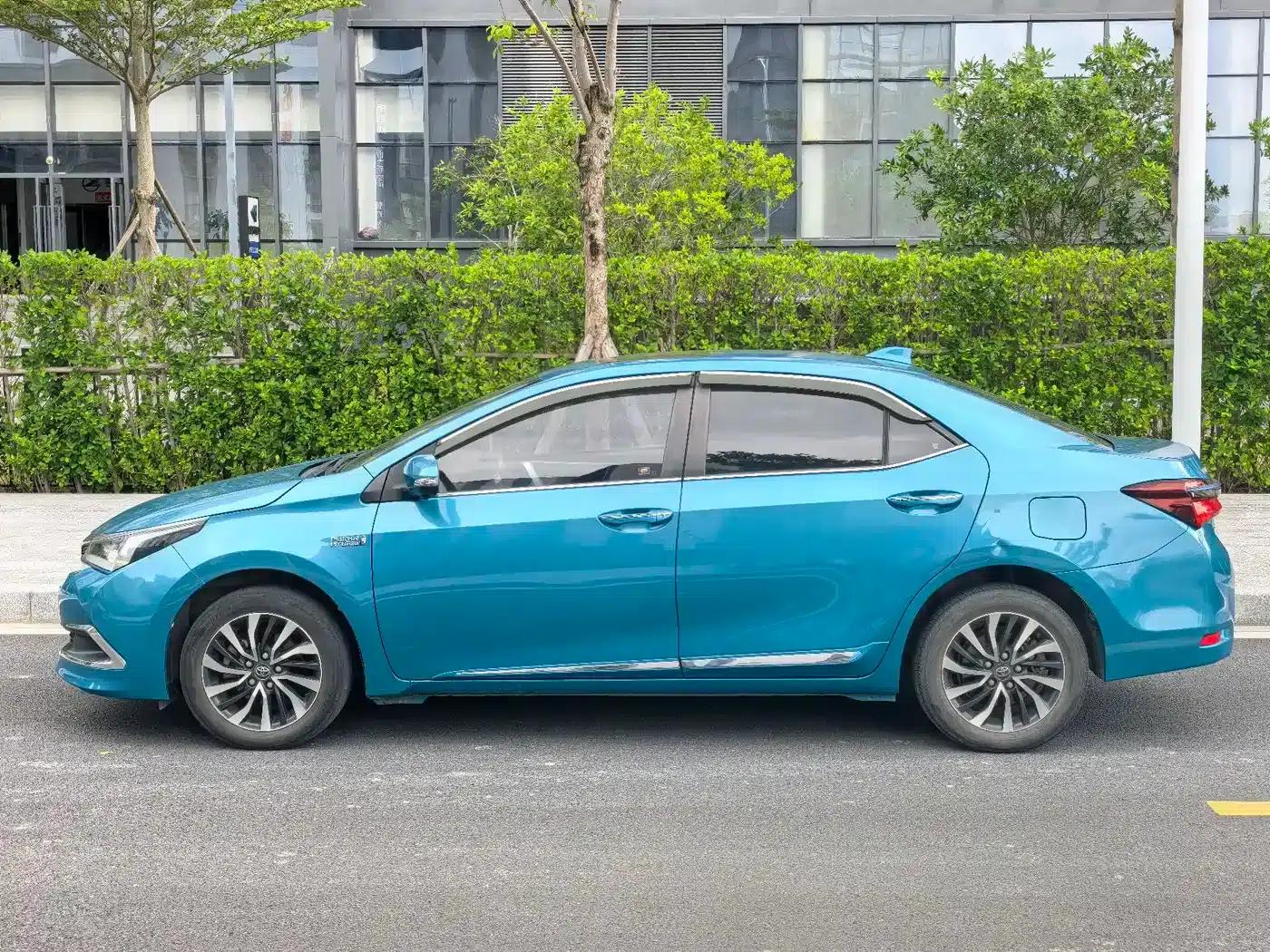 Corolla Hybrid E+ 2019 1.8L E-CVT Flagship Edition — миниатюра 9