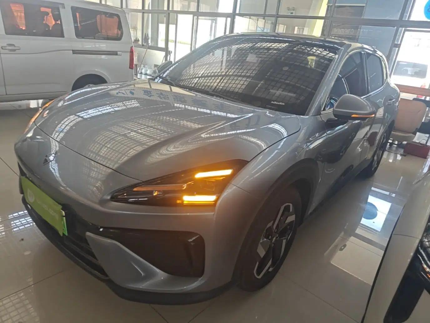 Baojun Yunhai 2024 140km Plug-in Hybrid Version — миниатюра 1