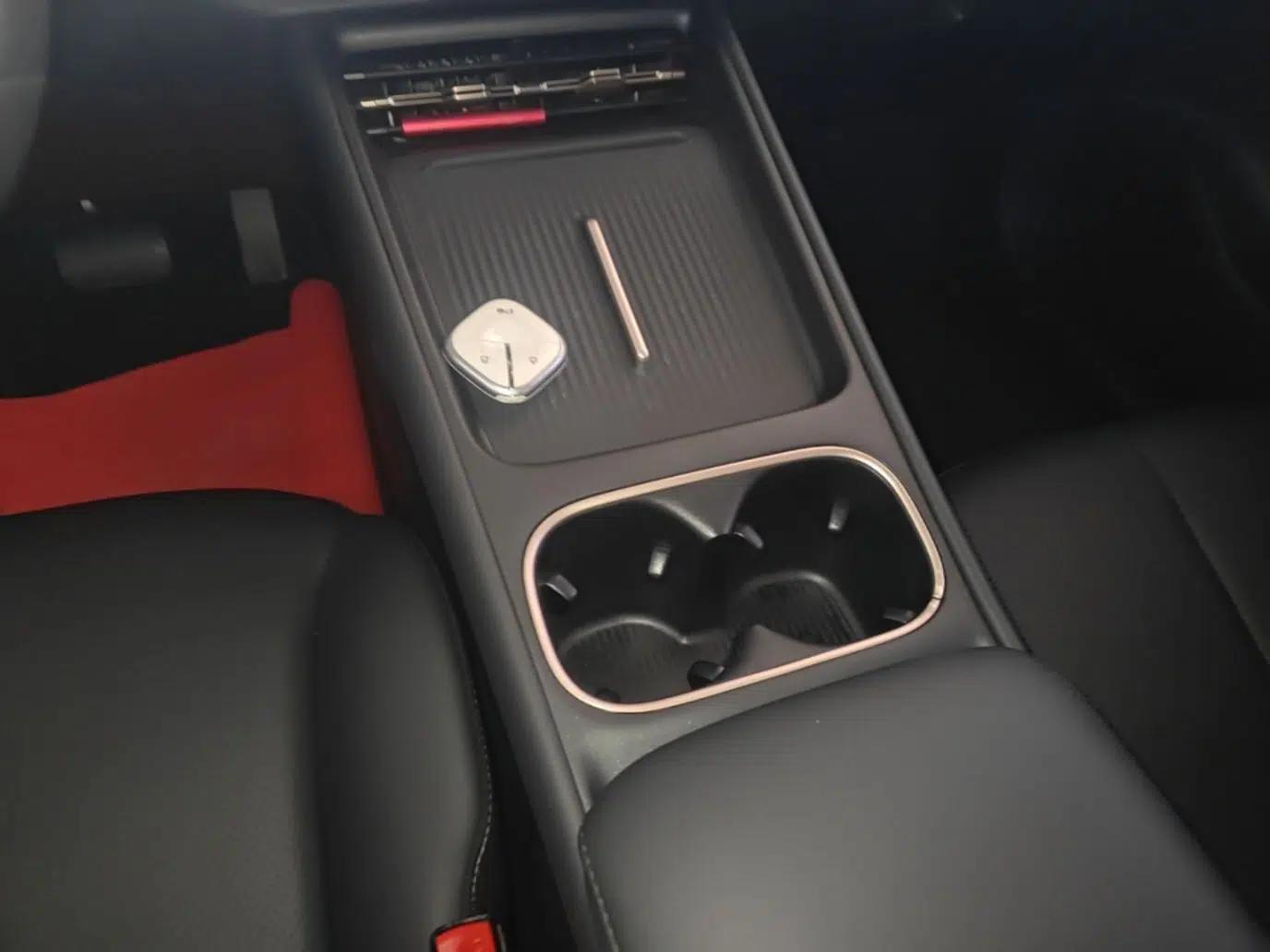 Baojun Yunhai 2024 140km Plug-in Hybrid Version — миниатюра 21