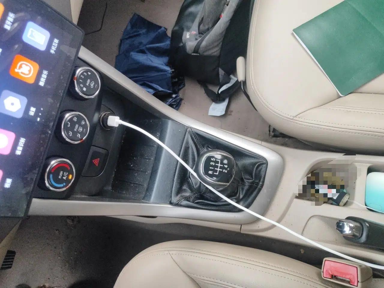 Baojun 630 2014 1.5L manual Comfort trim level — миниатюра 14
