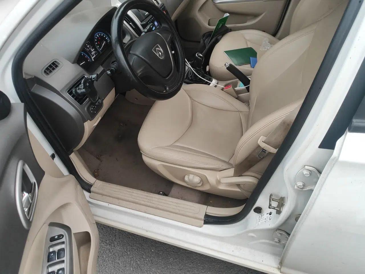 Baojun 630 2014 1.5L manual Comfort trim level — миниатюра 15
