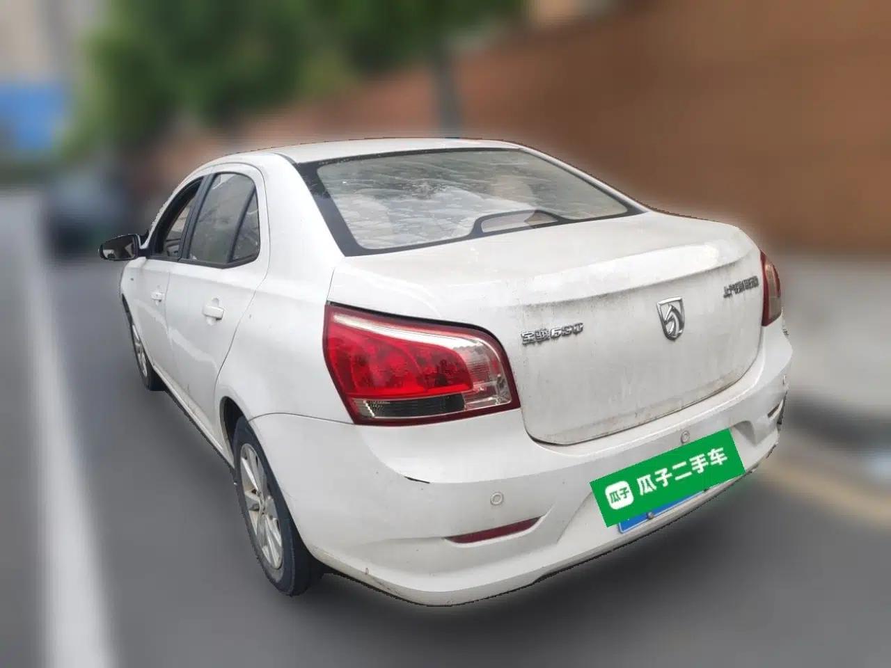 Baojun 630 2014 1.5L manual Comfort trim level — миниатюра 4