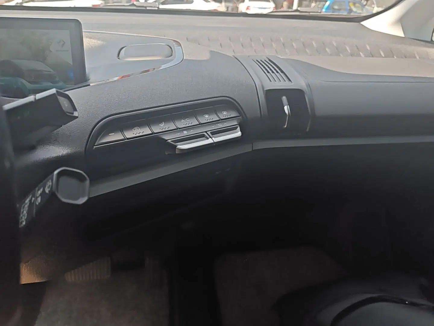 Baojun E300 2020 Starry Intelligence Edition — миниатюра 15