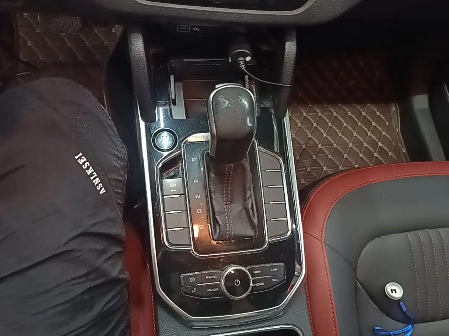 Bestune T33 2019 1.6L Automatic Luxury Edition China VI — миниатюра 16