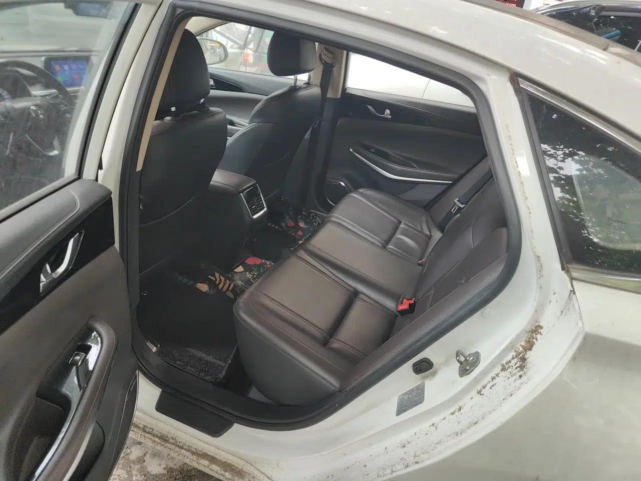 CHANGAN Raeton CC 2018 1.5T Automatic Elegant Starry Edition China V Standard — миниатюра 17