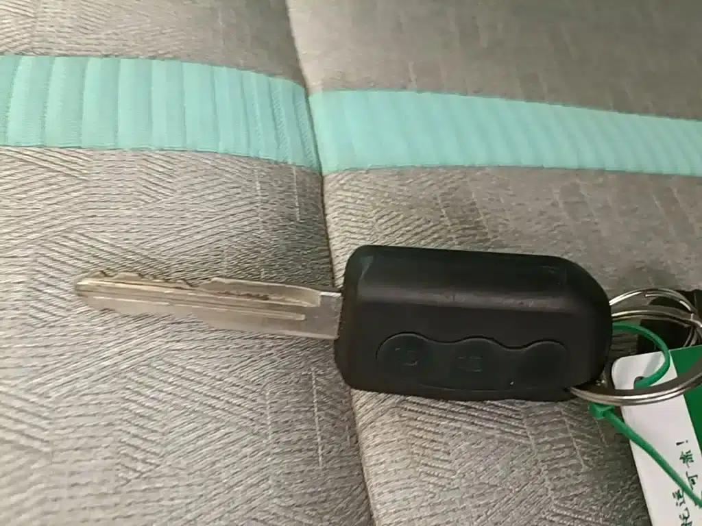 Yizhi EV2 2023 Auspicious Edition 201km Comfort Model — миниатюра 9