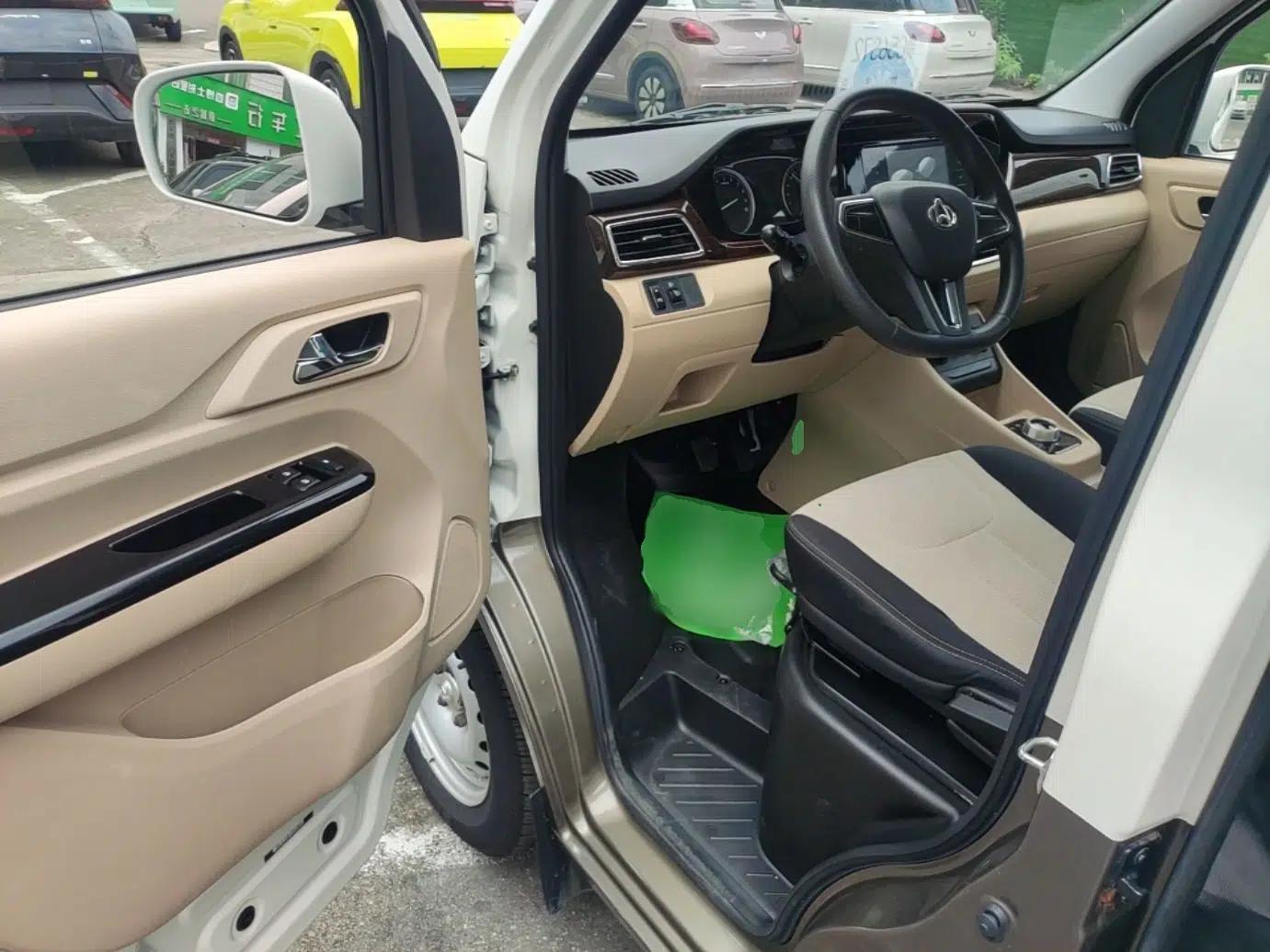CHANGAN KUAYUE Xing V5 EV 2021 Luxury Edition 5-Seater Van with Lingdian System — миниатюра 18