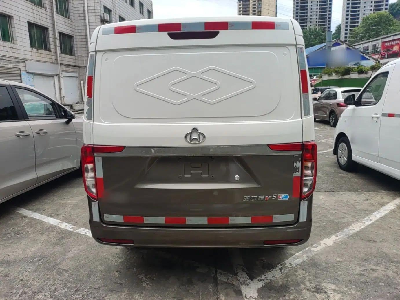 CHANGAN KUAYUE Xing V5 EV 2021 Luxury Edition 5-Seater Van with Lingdian System — миниатюра 5