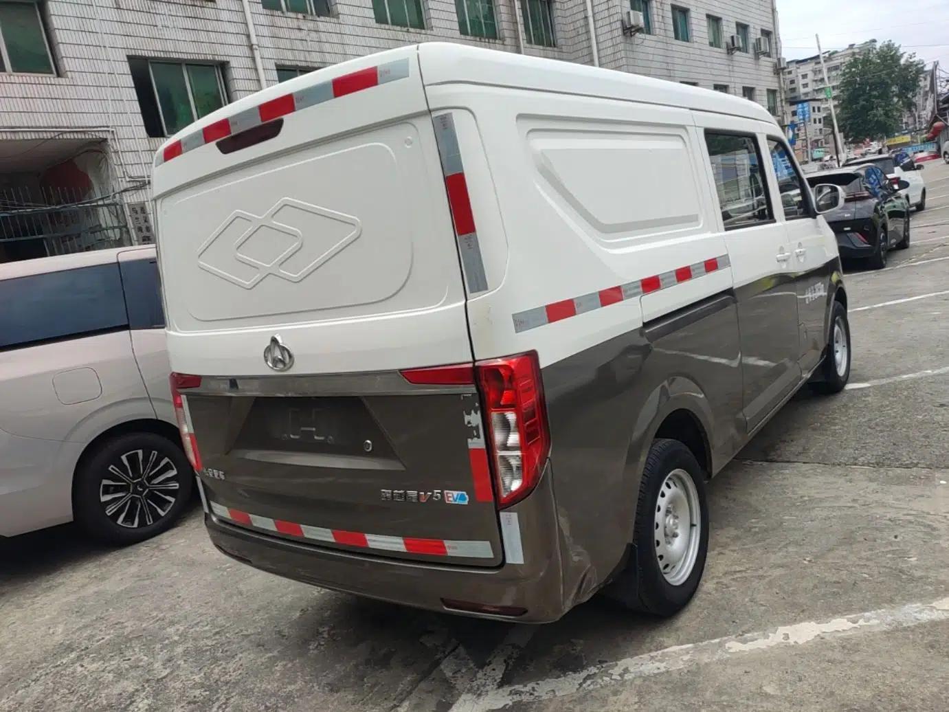 CHANGAN KUAYUE Xing V5 EV 2021 Luxury Edition 5-Seater Van with Lingdian System — миниатюра 6