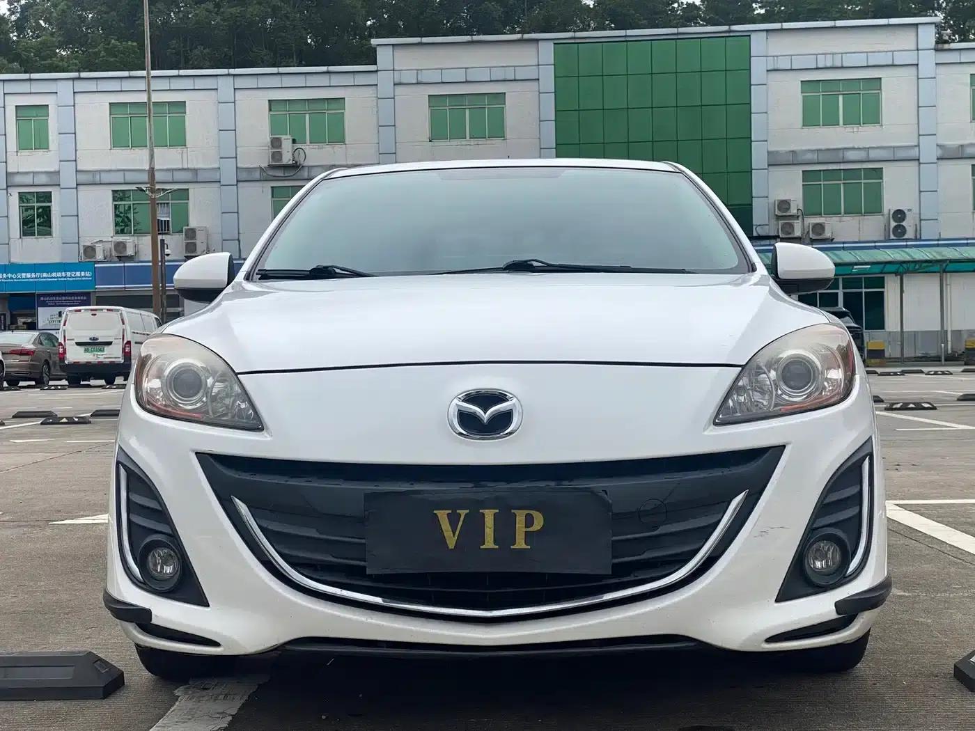 Mazda3 Axela 2015 Hatchback 1.6L Automatic Elite — миниатюра 2