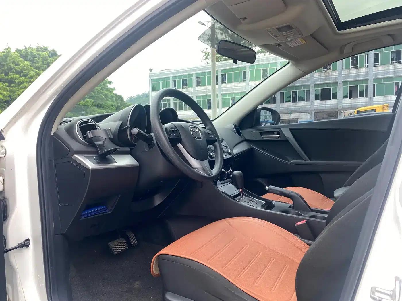 Mazda3 Axela 2015 Hatchback 1.6L Automatic Elite — миниатюра 12