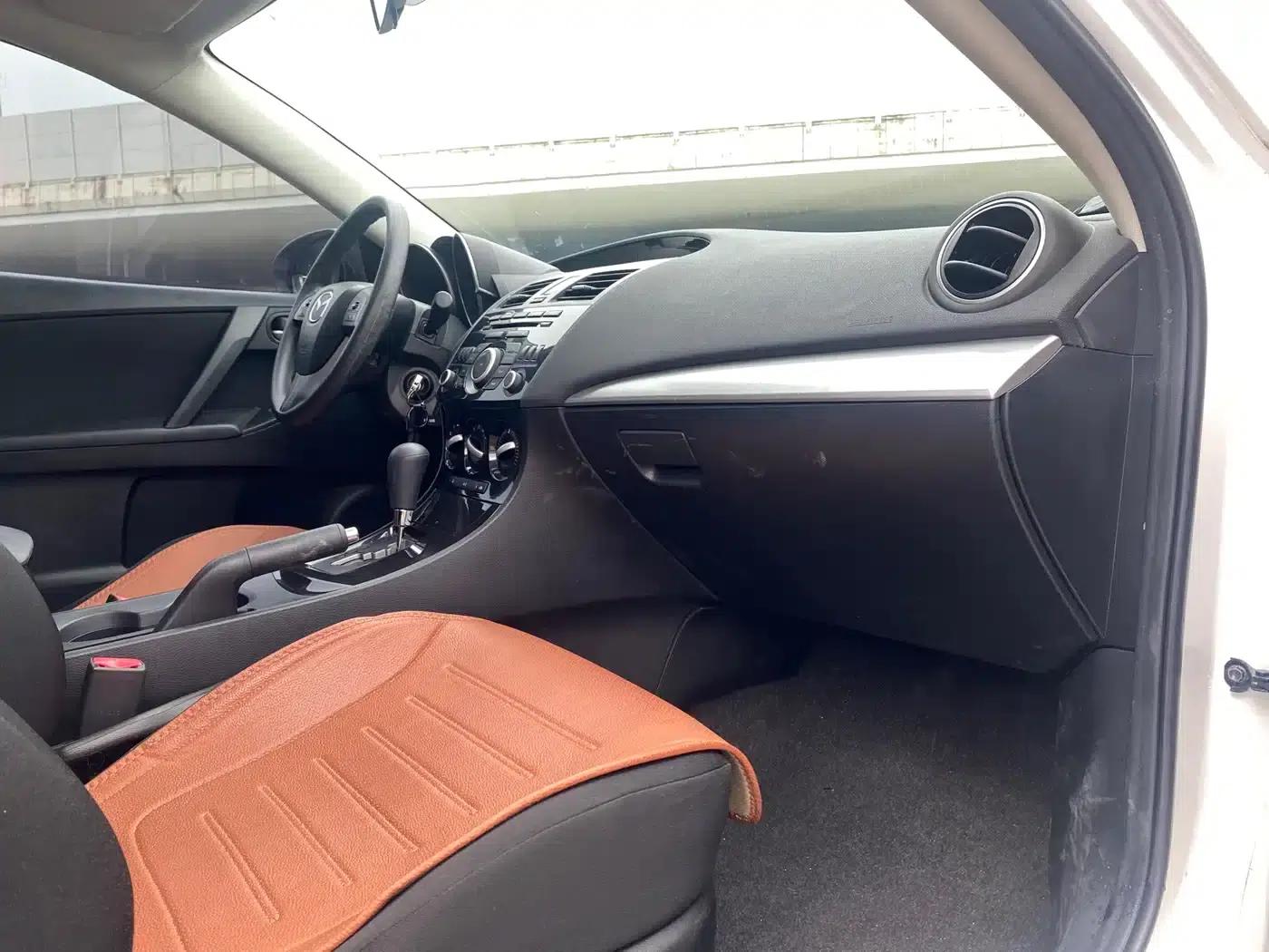 Mazda3 Axela 2015 Hatchback 1.6L Automatic Elite — миниатюра 13