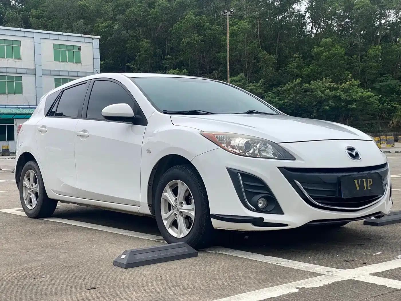 Mazda3 Axela 2015 Hatchback 1.6L Automatic Elite — миниатюра 3