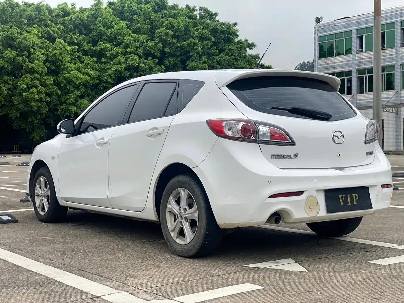 Mazda3 Axela 2015 Hatchback 1.6L Automatic Elite — миниатюра 4