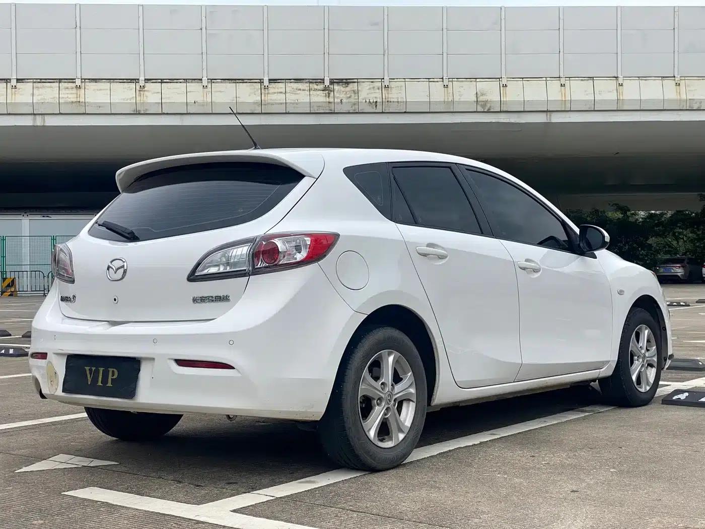 Mazda3 Axela 2015 Hatchback 1.6L Automatic Elite — миниатюра 6