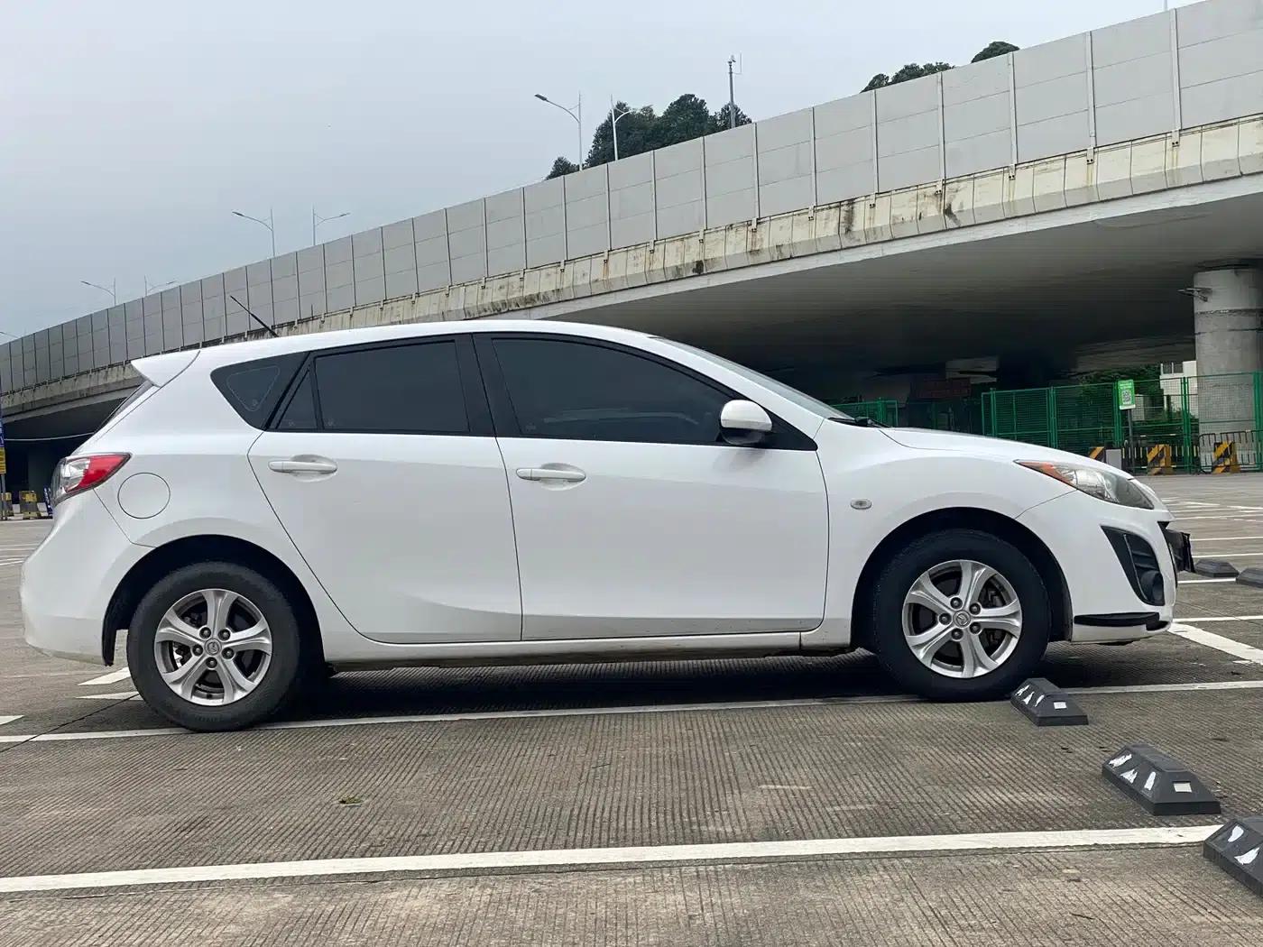 Mazda3 Axela 2015 Hatchback 1.6L Automatic Elite — миниатюра 7