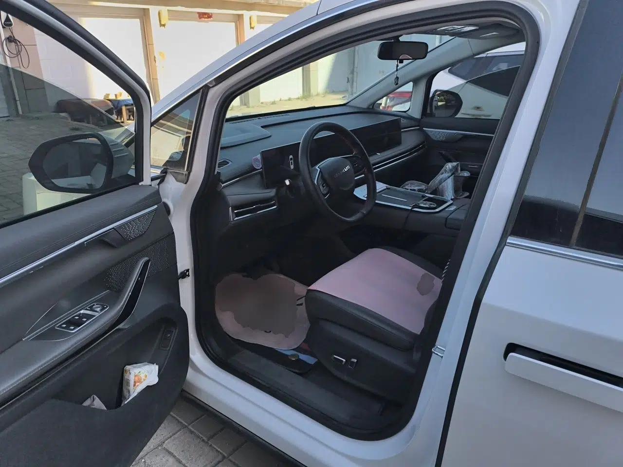 SAIC MAXUS G70 2024 2.0T Automatic Luxury Edition 7 Seats — миниатюра 16