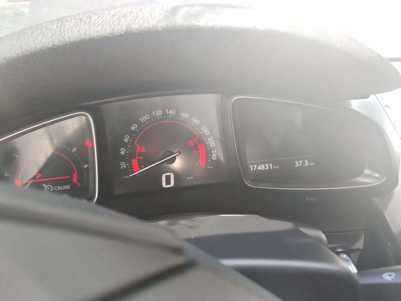 DS 5 2014 1.6T Luxury Edition THP160 — миниатюра 11