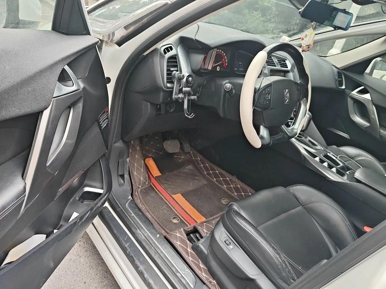 DS 5 2014 1.6T Luxury Edition THP160 — миниатюра 16