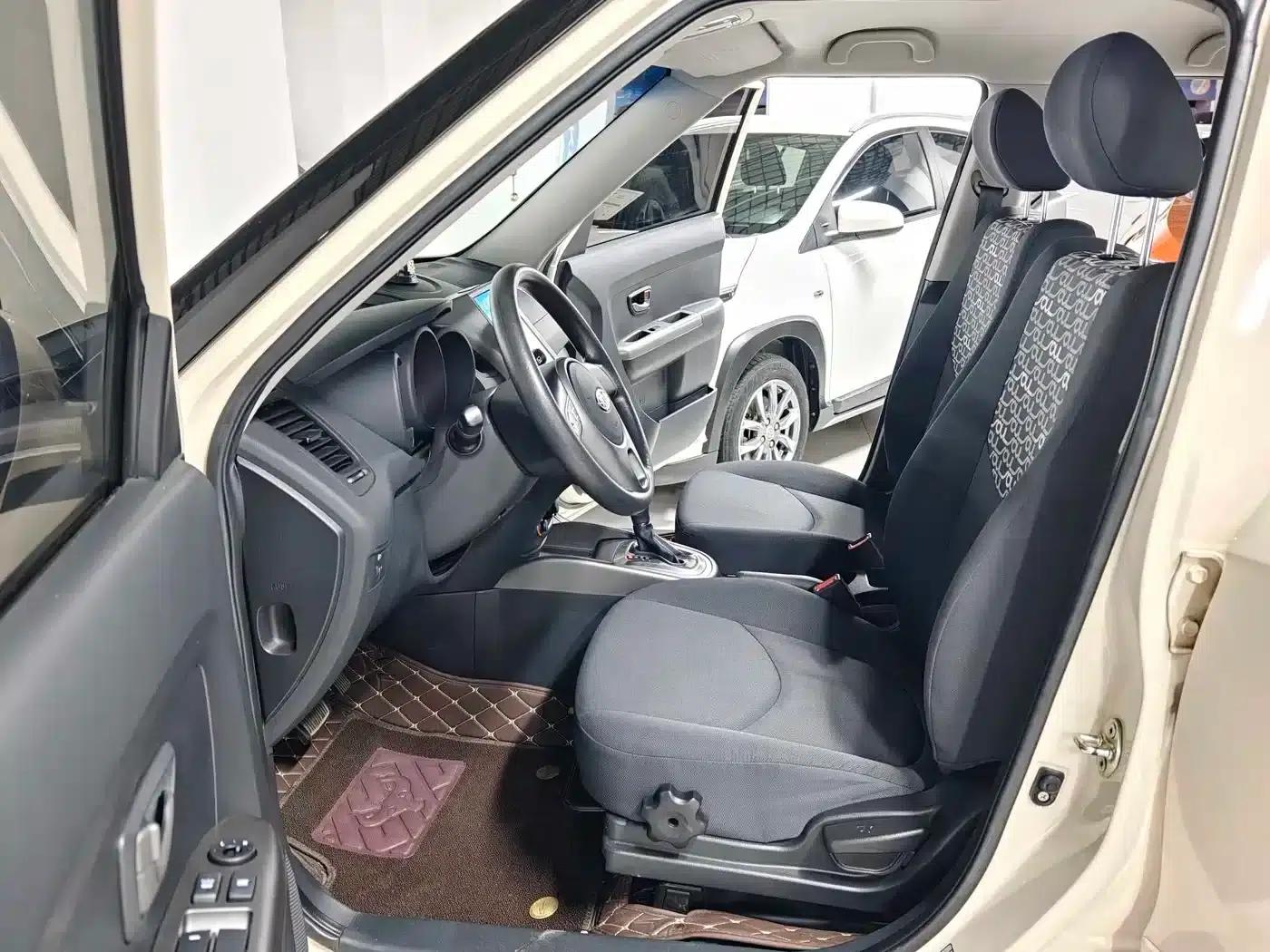 2013 Volkswagen Soul 1.6L AT GL — миниатюра 5