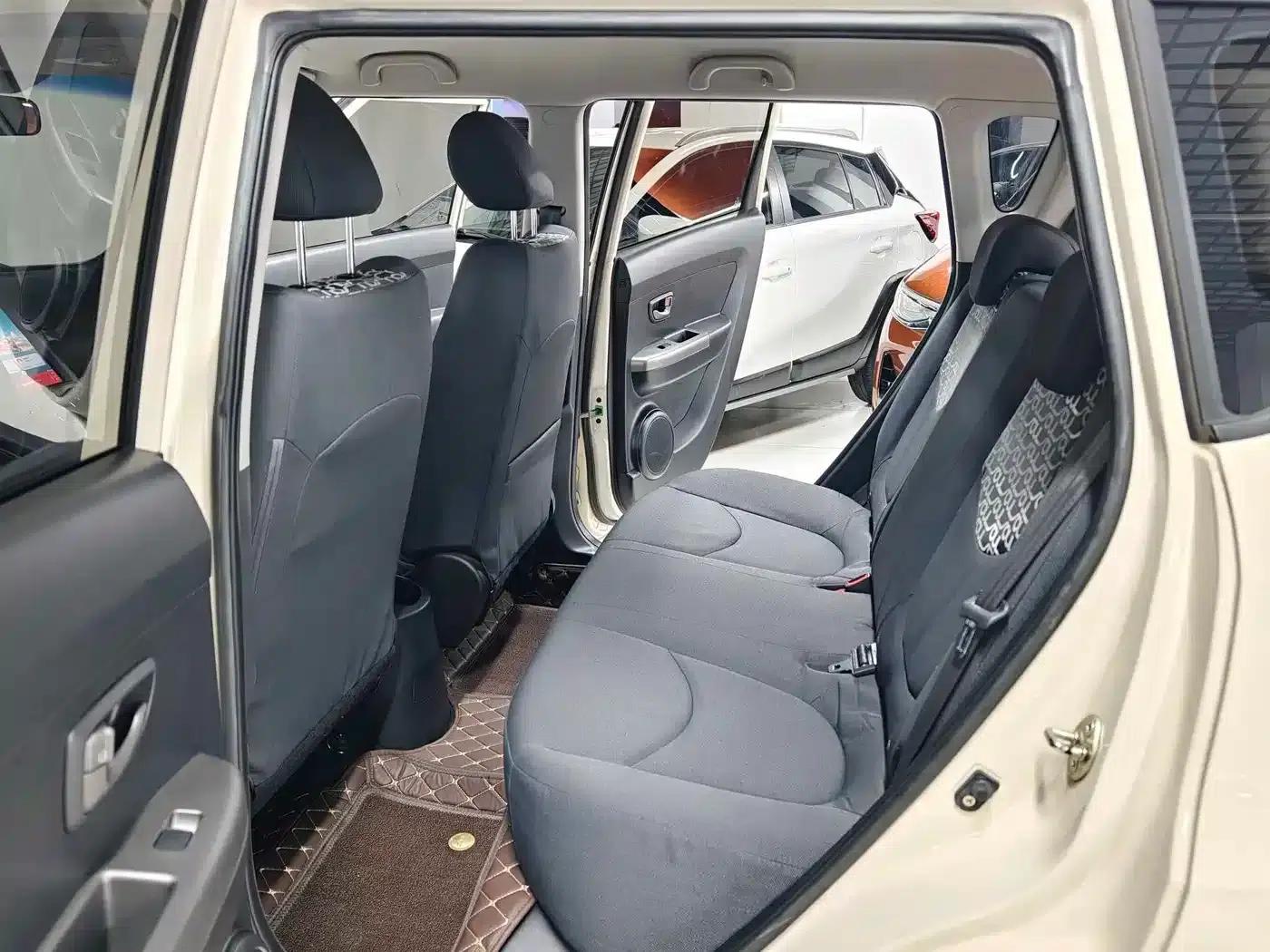 2013 Volkswagen Soul 1.6L AT GL — миниатюра 6