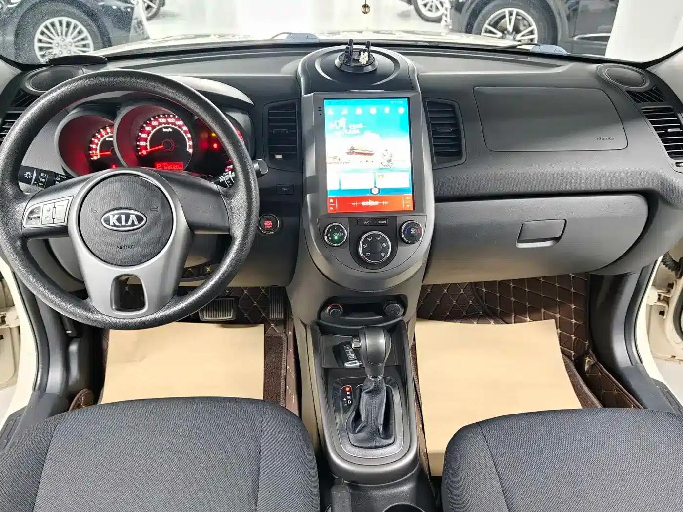 2013 Volkswagen Soul 1.6L AT GL — миниатюра 7