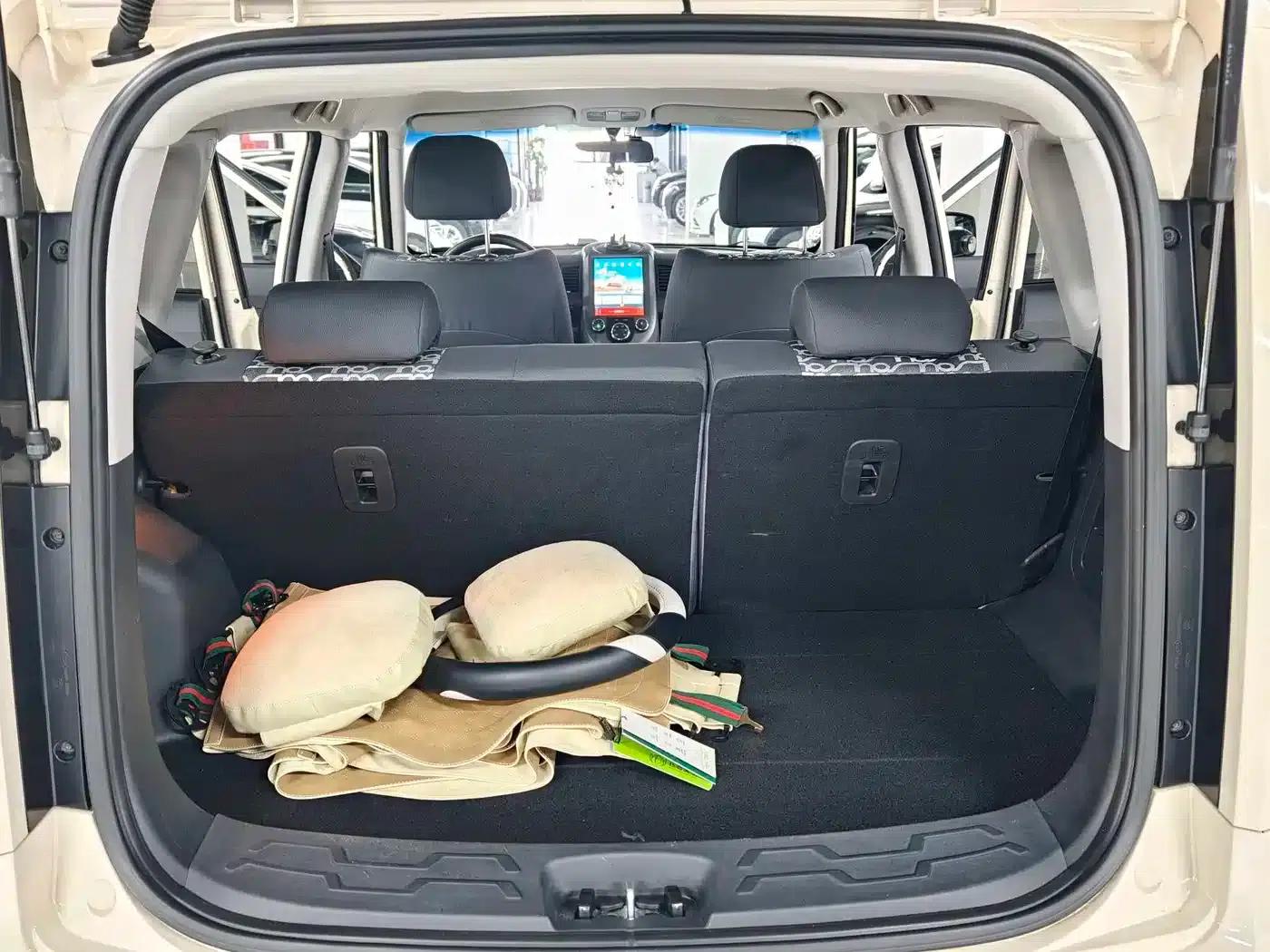 2013 Volkswagen Soul 1.6L AT GL — миниатюра 8