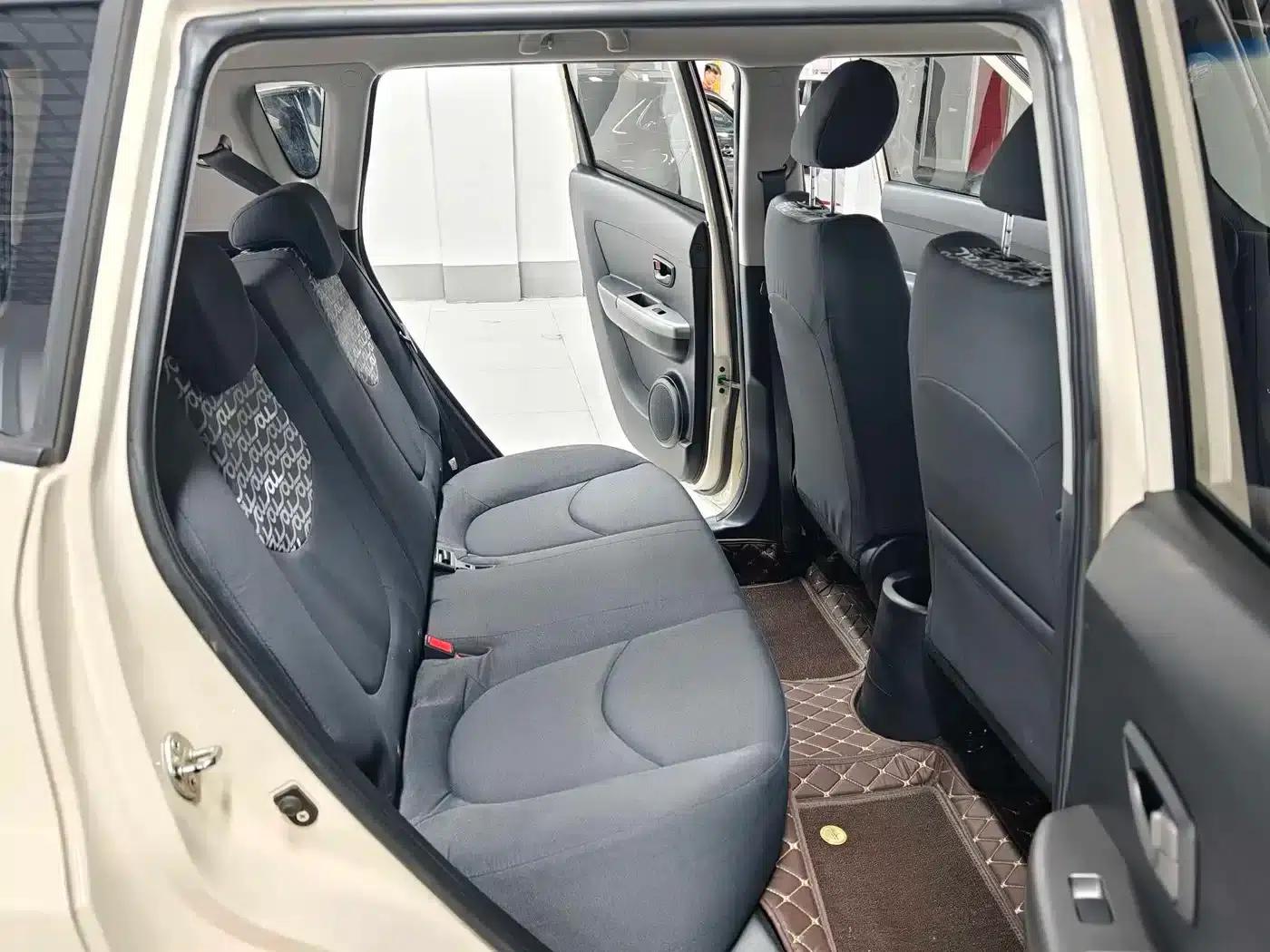 2013 Volkswagen Soul 1.6L AT GL — миниатюра 10