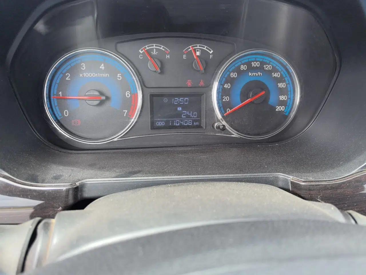 Dongfeng Fengon 370 2016 1.5L Manual Elite Home Edition 7-Seater — миниатюра 12