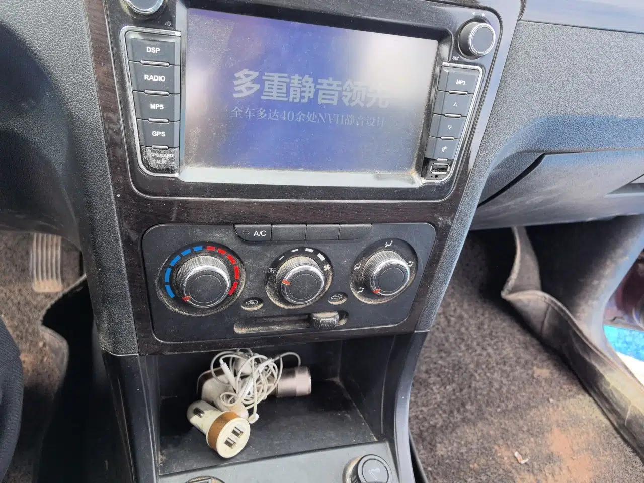 Dongfeng Fengon 370 2016 1.5L Manual Elite Home Edition 7-Seater — миниатюра 13