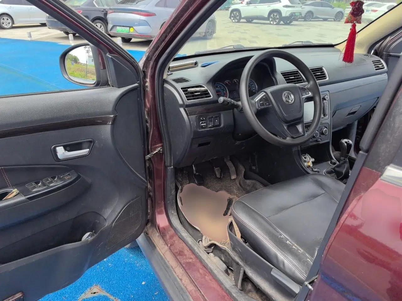 Dongfeng Fengon 370 2016 1.5L Manual Elite Home Edition 7-Seater — миниатюра 16