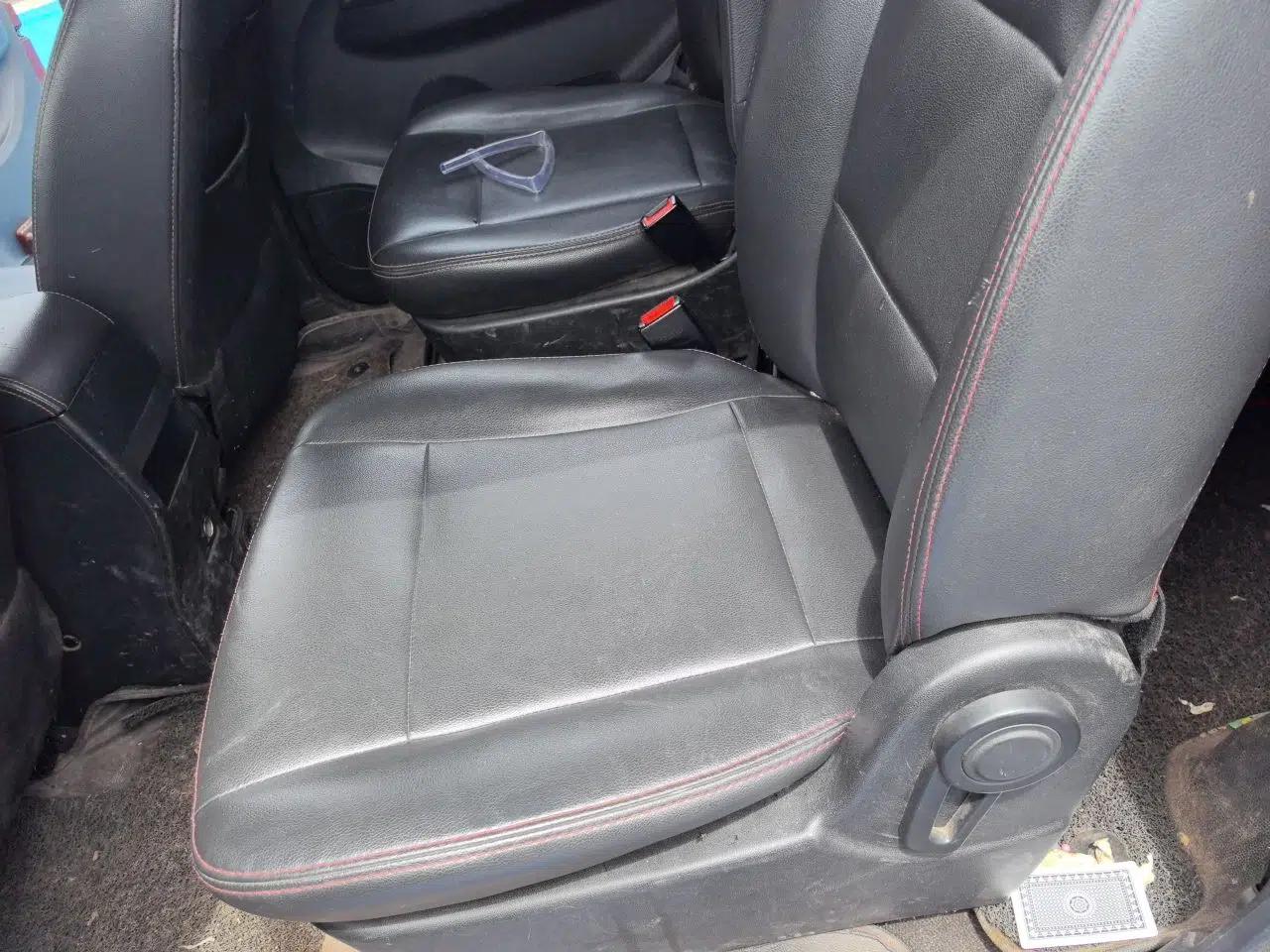 Dongfeng Fengon 370 2016 1.5L Manual Elite Home Edition 7-Seater — миниатюра 17