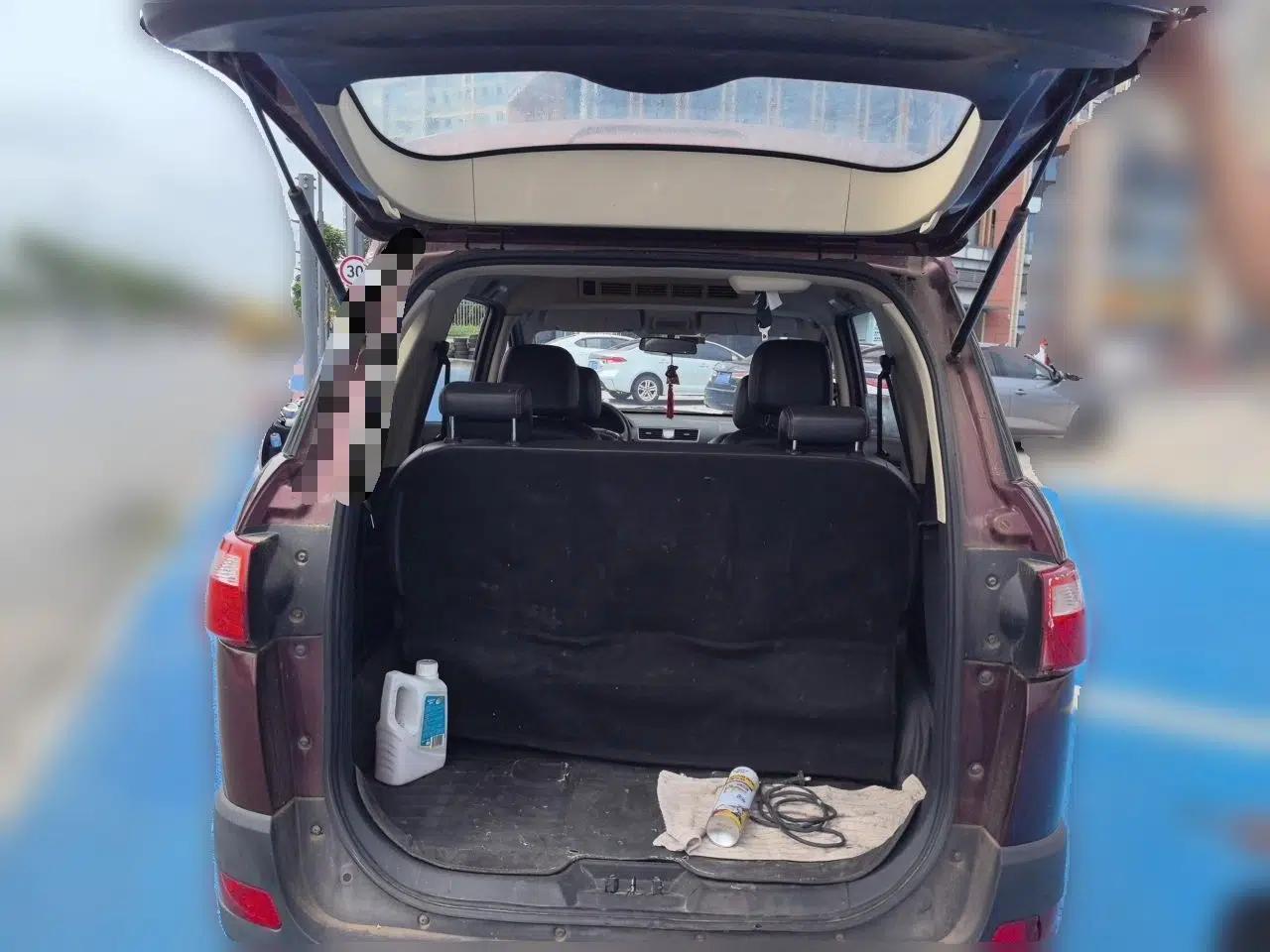 Dongfeng Fengon 370 2016 1.5L Manual Elite Home Edition 7-Seater — миниатюра 19