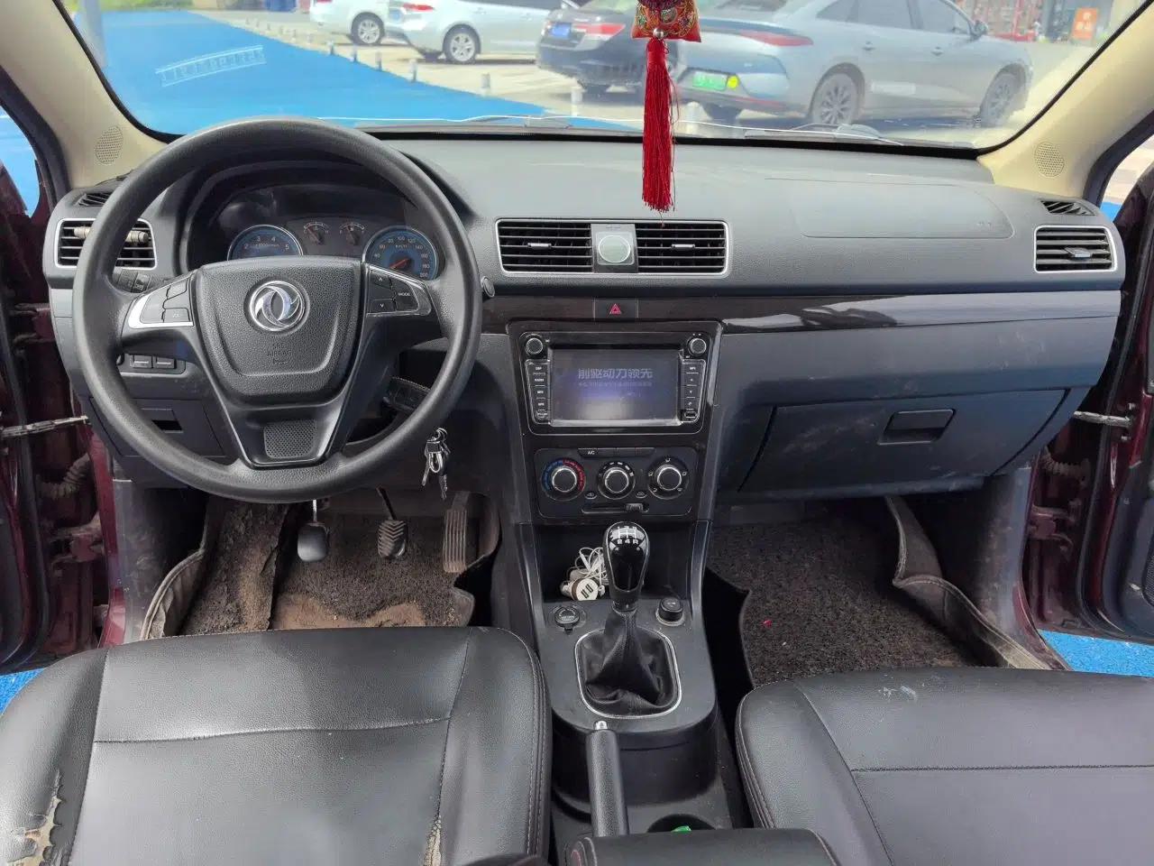 Dongfeng Fengon 370 2016 1.5L Manual Elite Home Edition 7-Seater — миниатюра 9