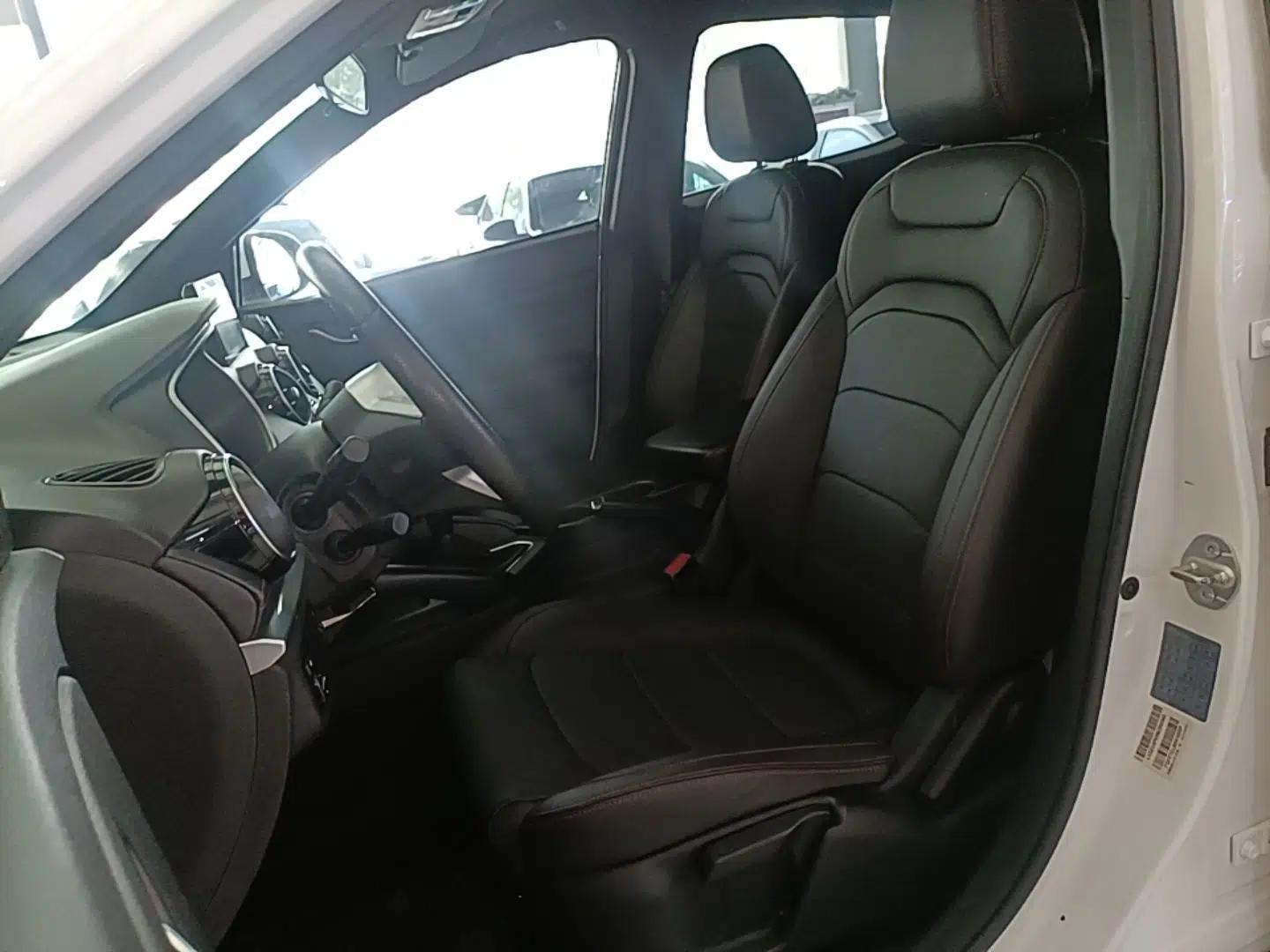 Dongfeng Fengon 500 2022 1.5L CVT Enjoyment Version — миниатюра 17
