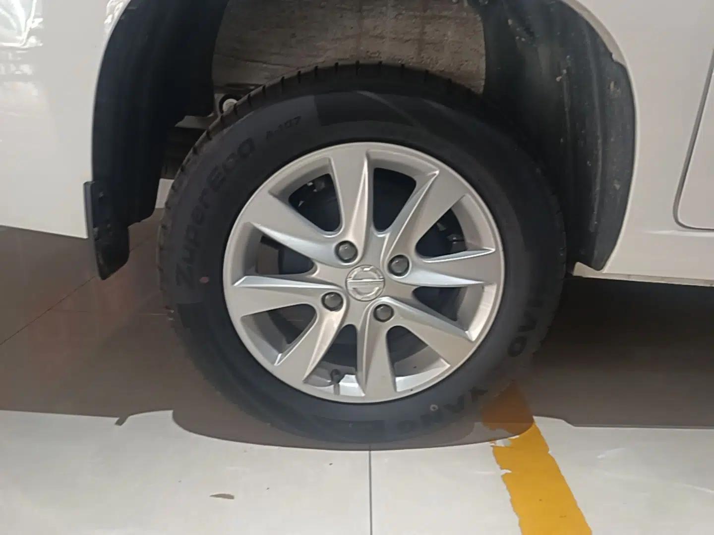 Dongfeng Fengon 380 2022 1.5L Luxury Edition Passenger Vehicle 5 Seats — миниатюра 11