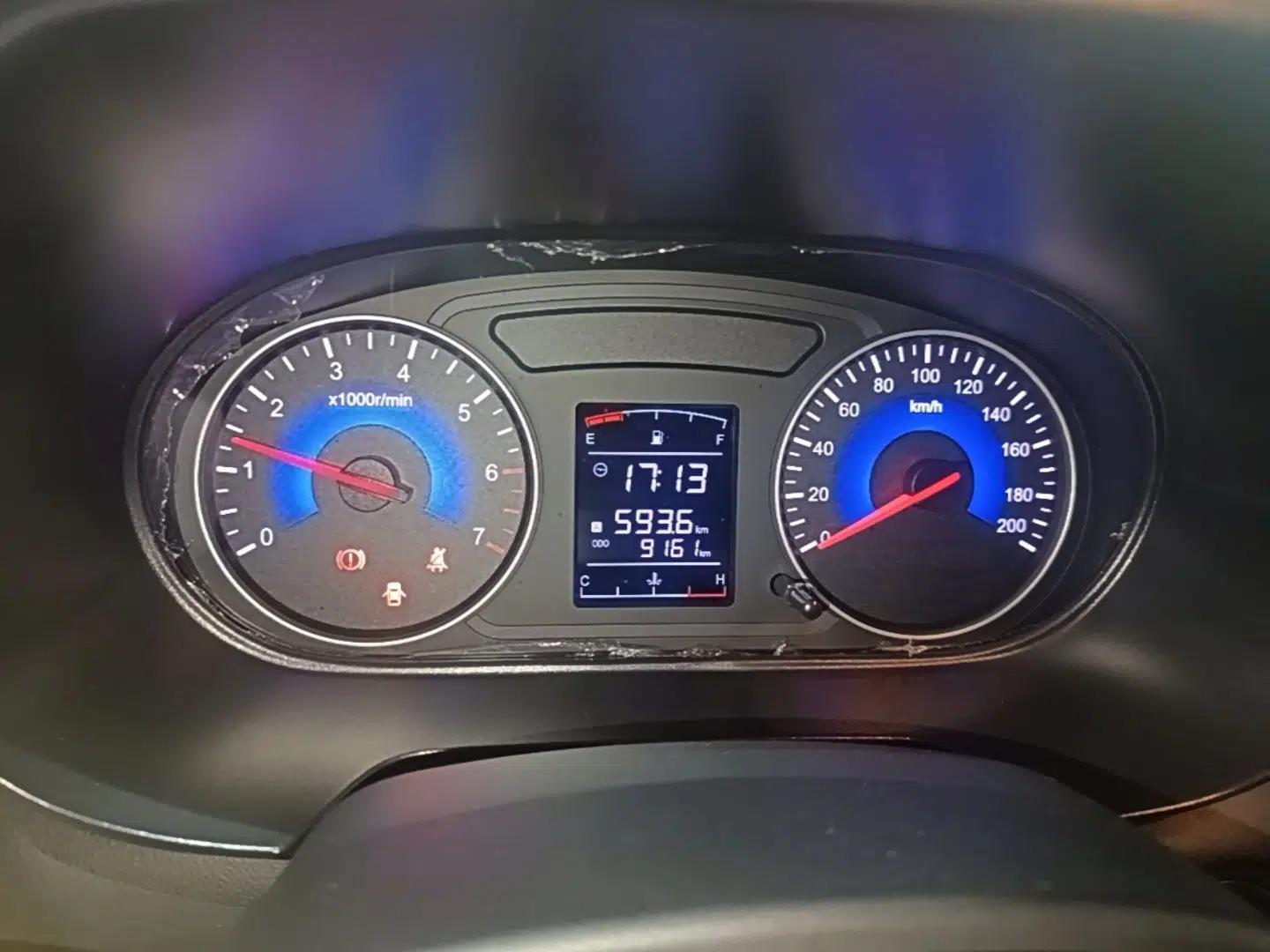 Dongfeng Fengon 380 2022 1.5L Luxury Edition Passenger Vehicle 5 Seats — миниатюра 14