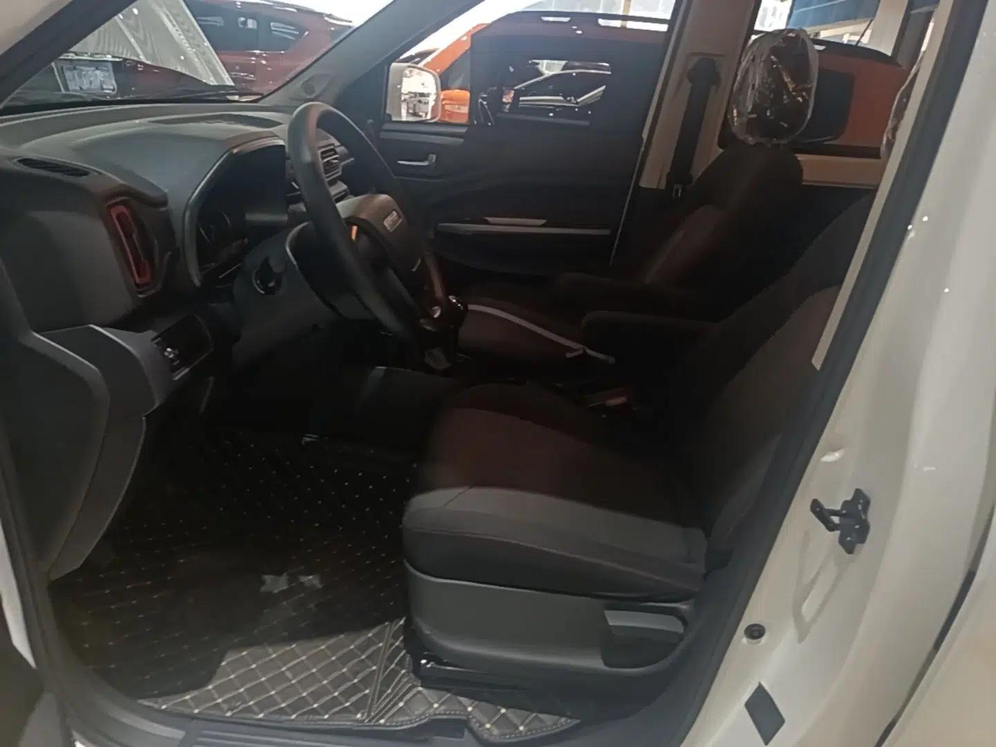 Dongfeng Fengon 380 2022 1.5L Luxury Edition Passenger Vehicle 5 Seats — миниатюра 17