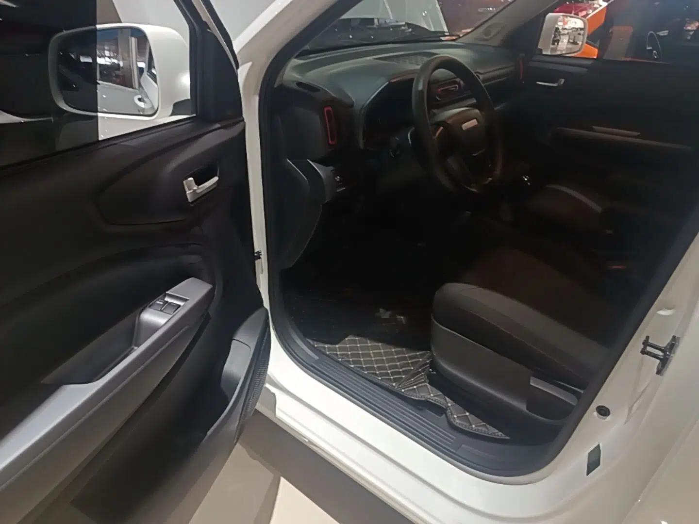 Dongfeng Fengon 380 2022 1.5L Luxury Edition Passenger Vehicle 5 Seats — миниатюра 18