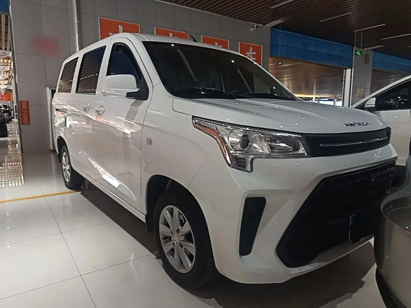 Dongfeng Fengon 380 2022 1.5L Luxury Edition Passenger Vehicle 5 Seats — миниатюра 3